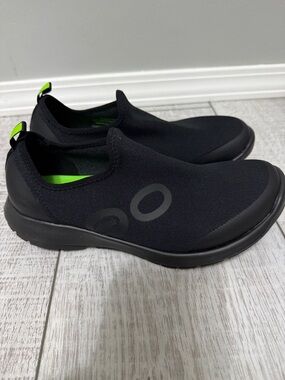 OOFOS Black Slip-On Recovery Shoe Oomg Sport size 9 BNWOT